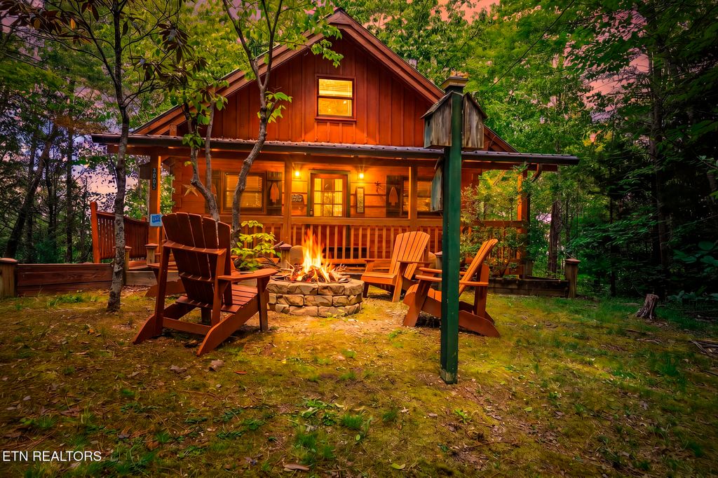 Photo of 3005 Mountain Memories Way, Sevierville, TN 37876 (MLS # 1340898)