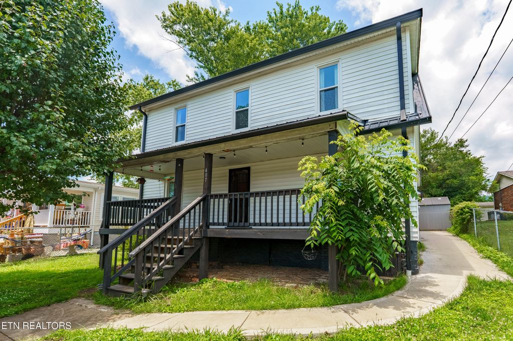 Photo of 407 N Front St, Rockwood, TN 37854 (MLS # 1305757)