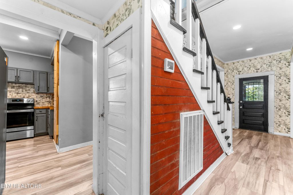 Photo of 407 N Front St, Rockwood, TN 37854 (MLS # 1305757)