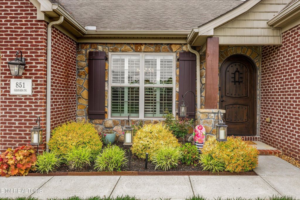 Photo of 851 Granada Drive, Lenoir City, TN 37772 (MLS # 1340088)