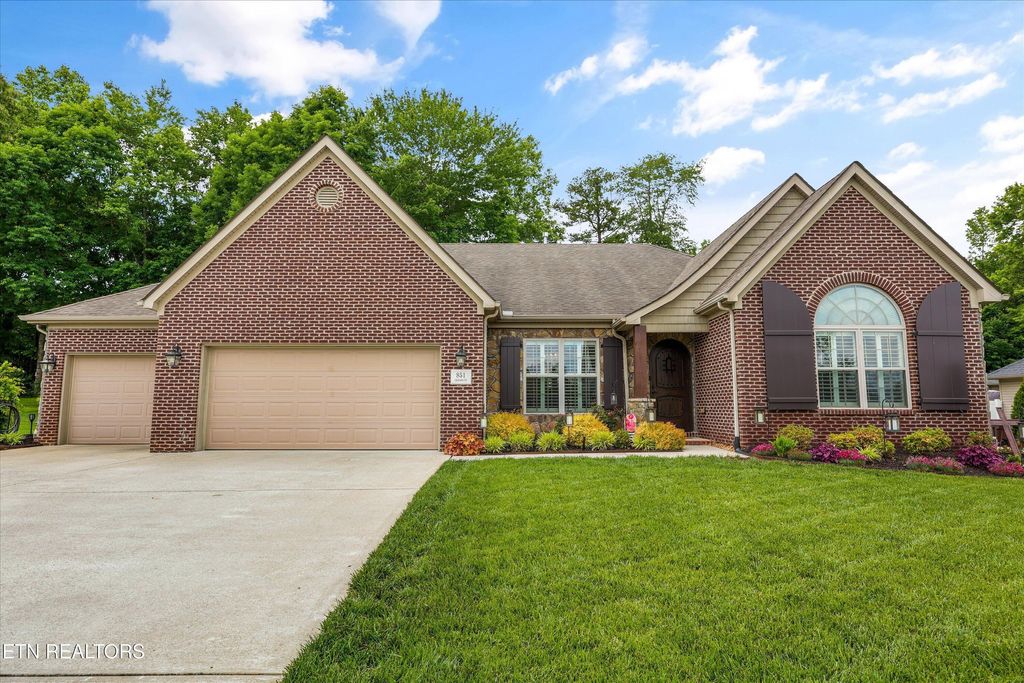 Photo of 851 Granada Drive, Lenoir City, TN 37772 (MLS # 1340088)