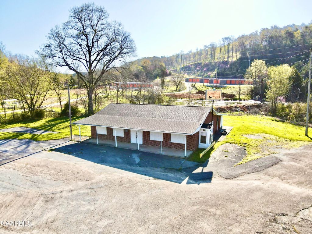 Photo of 128 Fords Chapel Rd Rd, New Tazewell, TN 37825 (MLS # 1223508)