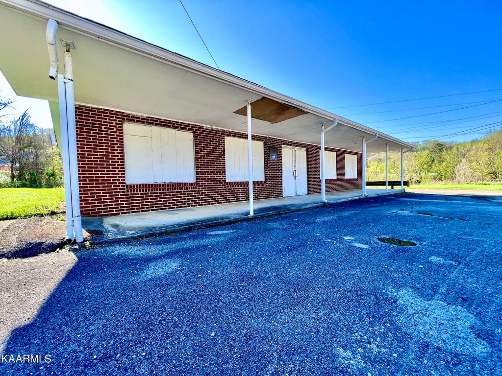 Photo of 128 Fords Chapel Rd Rd, New Tazewell, TN 37825 (MLS # 1223508)