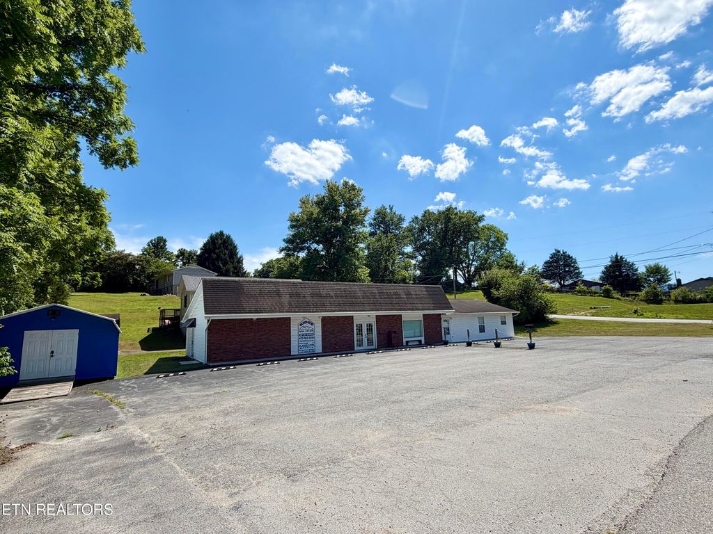 Photo of 1165 Towe String Rd, Jacksboro, TN 37757 (MLS # 1348867)