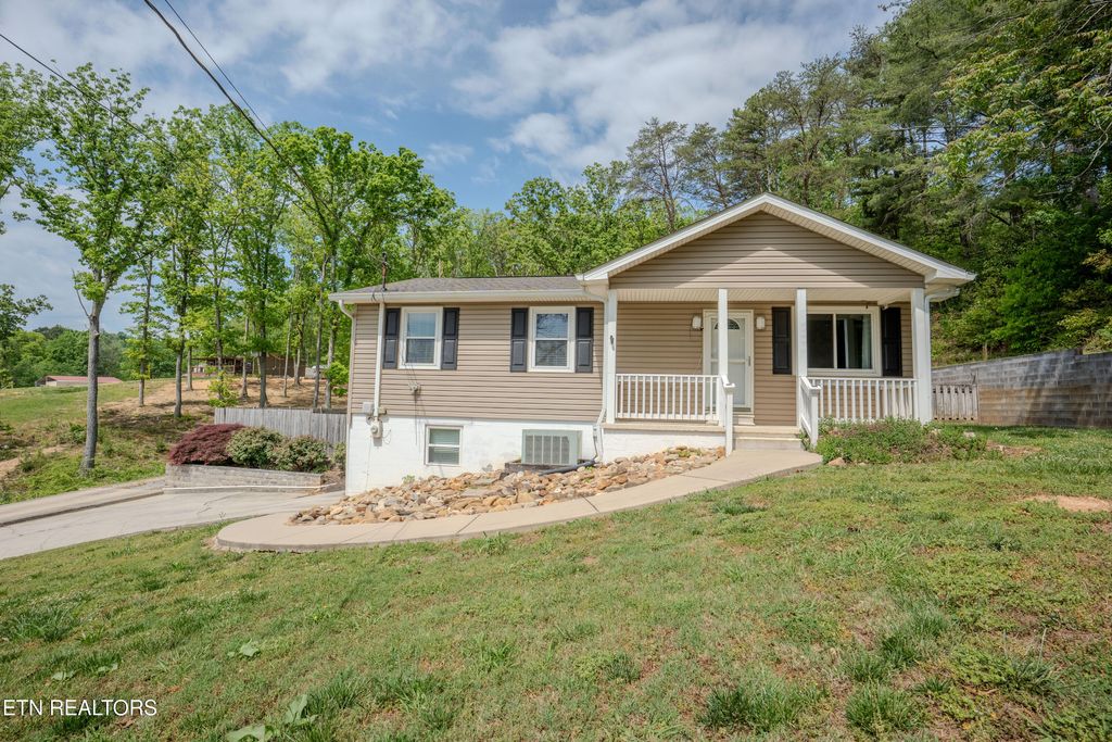 Photo of 315 Lynn St, Kingston, TN 37763 (MLS # 1337687)