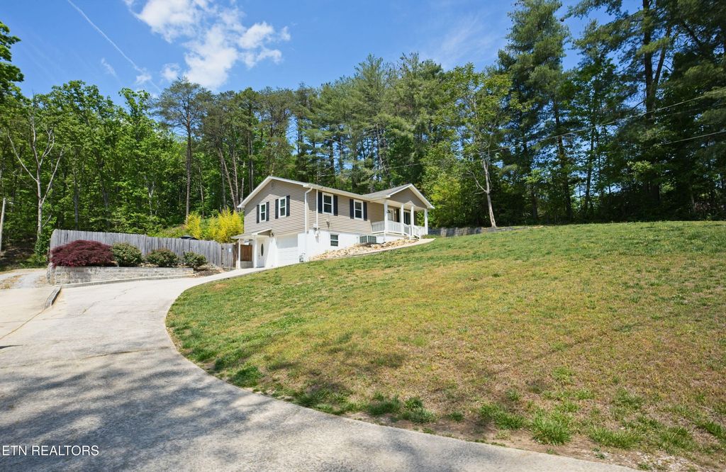 Photo of 315 Lynn St, Kingston, TN 37763 (MLS # 1337687)