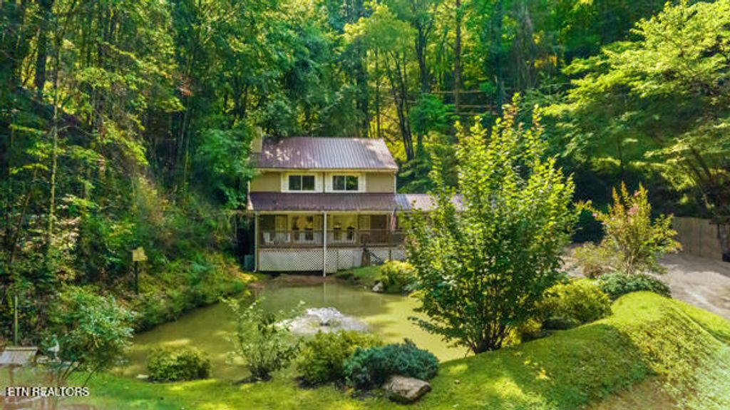 Photo of 3127 Emerald Springs Loop, Sevierville, TN 37862 (MLS # 1325026)