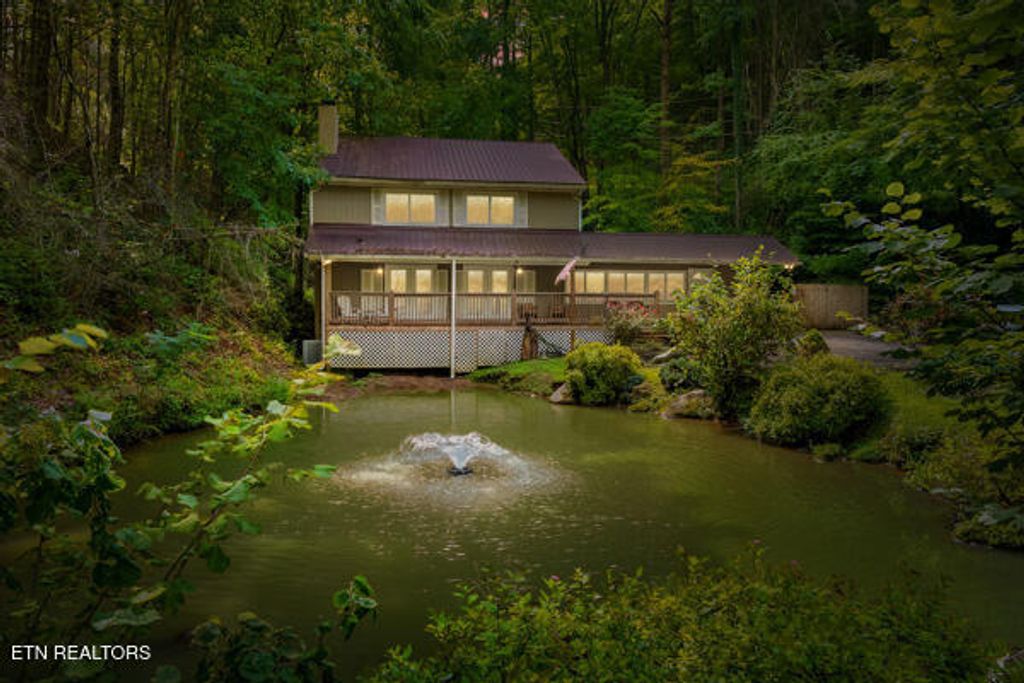 Photo of 3127 Emerald Springs Loop, Sevierville, TN 37862 (MLS # 1325026)