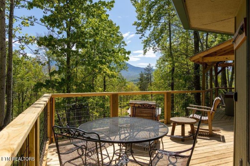 Photo of 1027 Condo Drive, Gatlinburg, TN 37738 (MLS # 1331480)