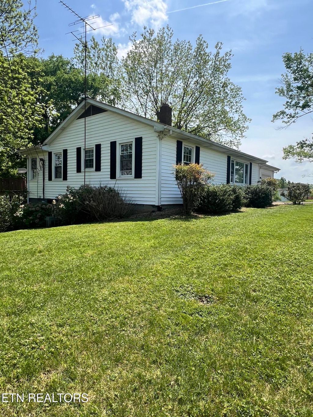 Photo of 2722 Barkshed Rd, Maryville, TN 37803 (MLS # 1337612)