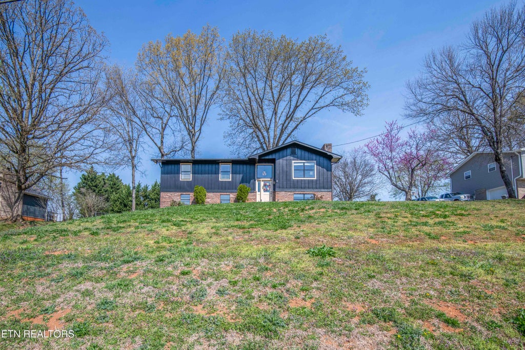 Photo of 2925 Big Bend Drive, Maryville, TN 37803 (MLS # 1294904)