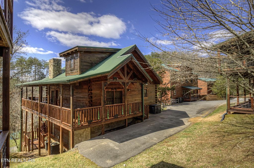 Photo of 3223 White Falcon Way, Pigeon Forge, TN 37863 (MLS # 1313756)