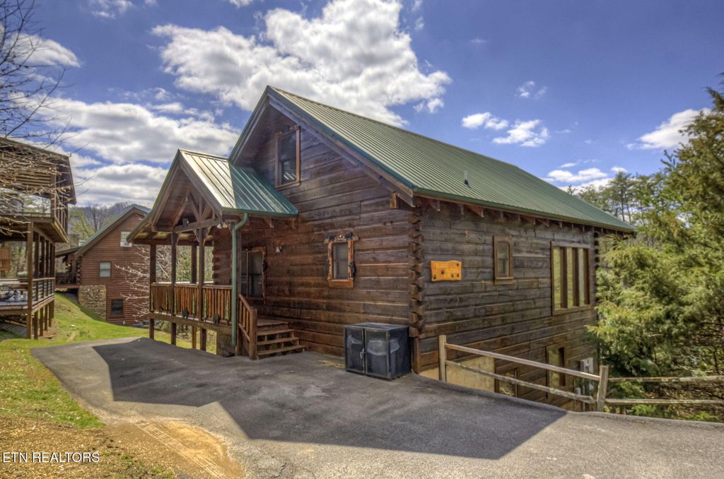 Photo of 3223 White Falcon Way, Pigeon Forge, TN 37863 (MLS # 1313756)