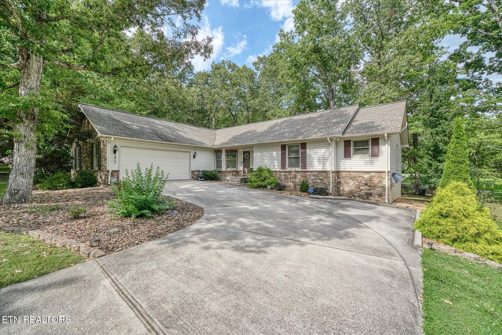 Photo of 138 Baltusrol Rd, Crossville, TN 38558 (MLS # 1315355)