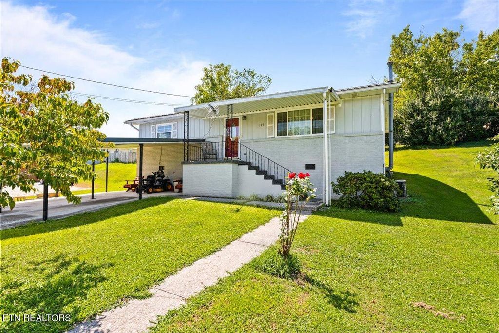 Photo of 109 N 23rd St, LaFollette, TN 37766 (MLS # 1314128)