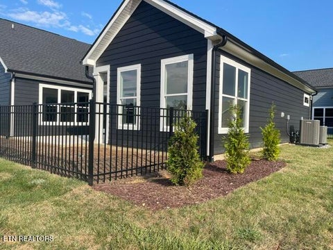 Tiny photo for 375 Trillium Tr, Lenoir City, TN 37771 (MLS # 1356151)