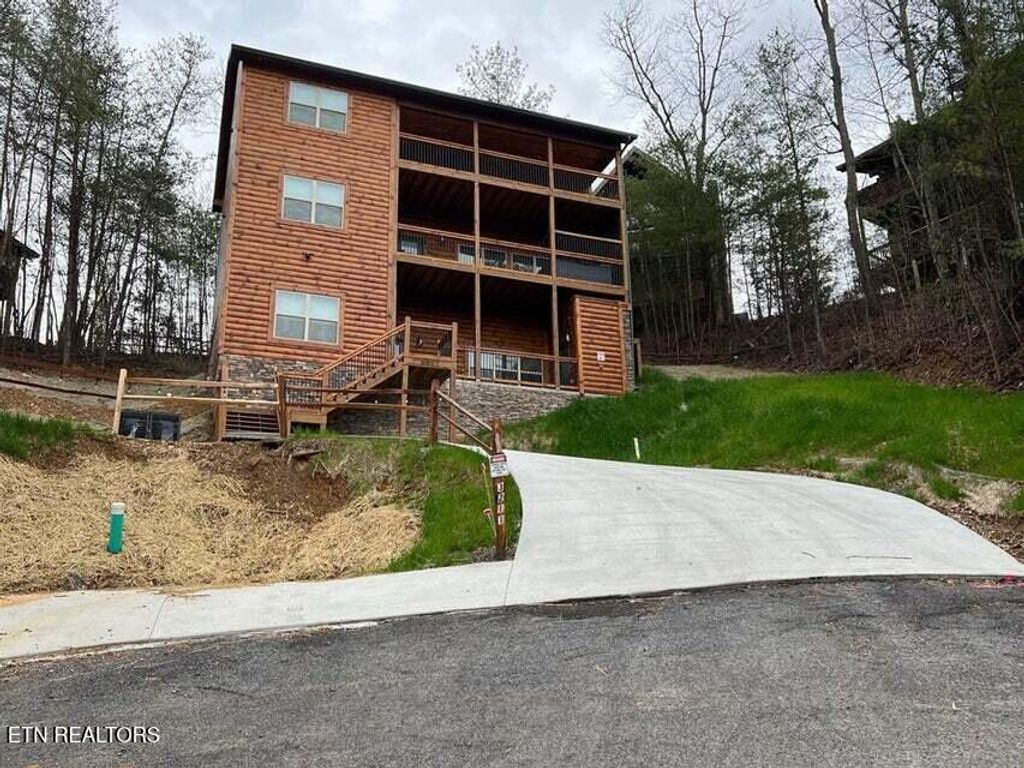 Photo of 3211 Pine Way, Pigeon Forge, TN 37863 (MLS # 1314811)