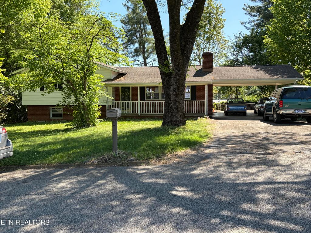 Photo of 4324 Royalview Rd, Knoxville, TN 37921 (MLS # 1337450)