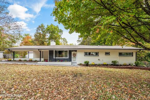 Photo of 2212 Ridgecrest Drive, Maryville, TN 37803 (MLS # 1319854)