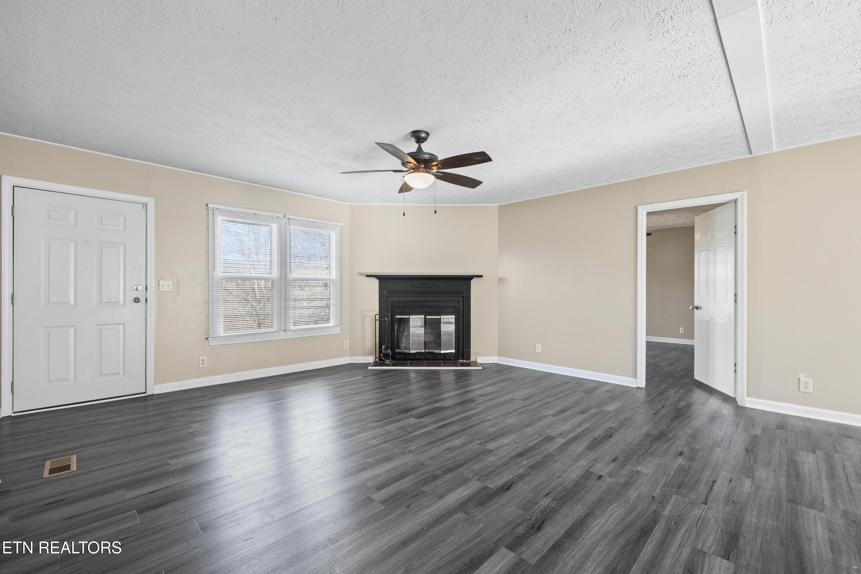 150 E Raccoon Valley Drive
