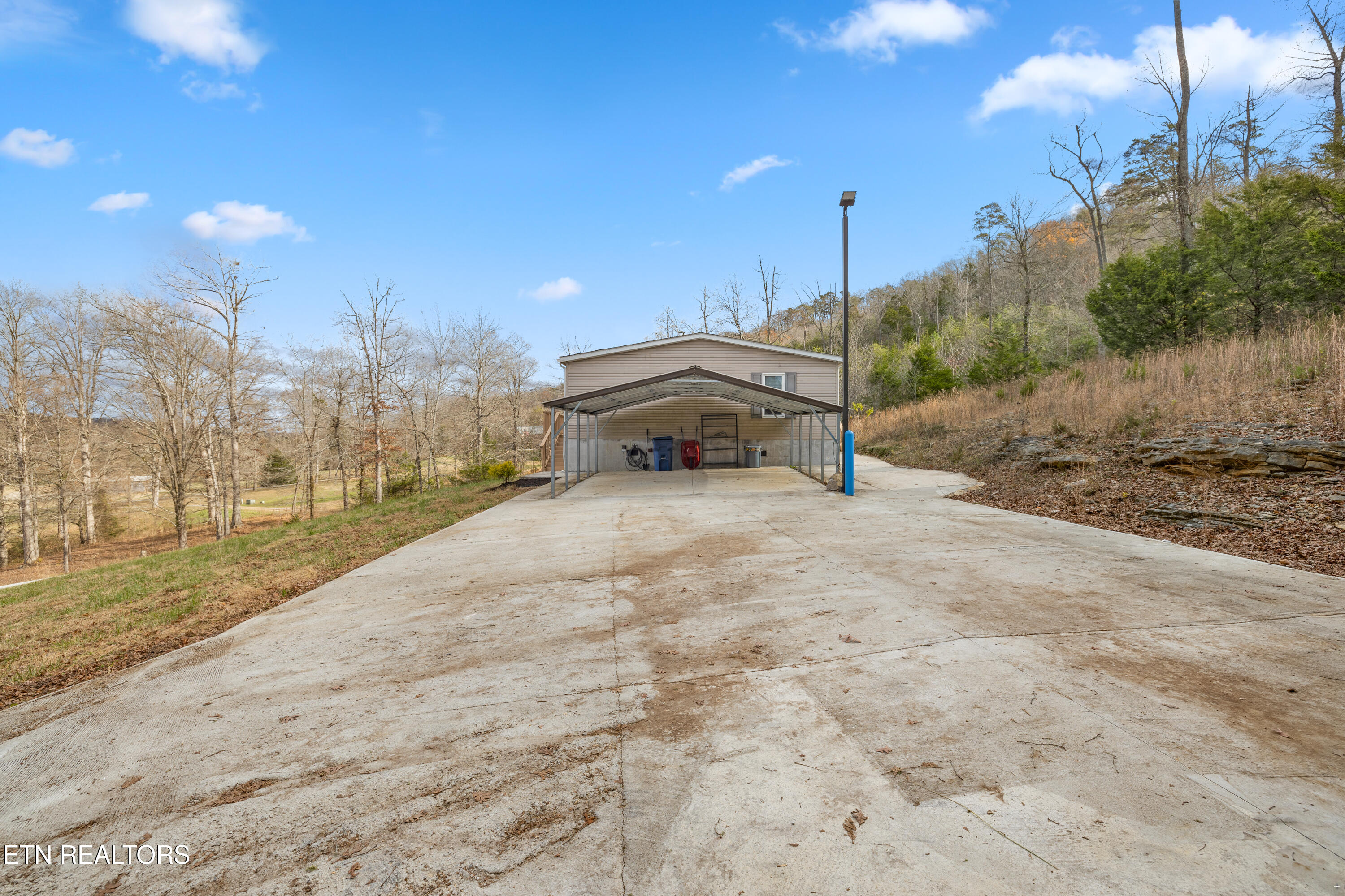 150 E Raccoon Valley Drive