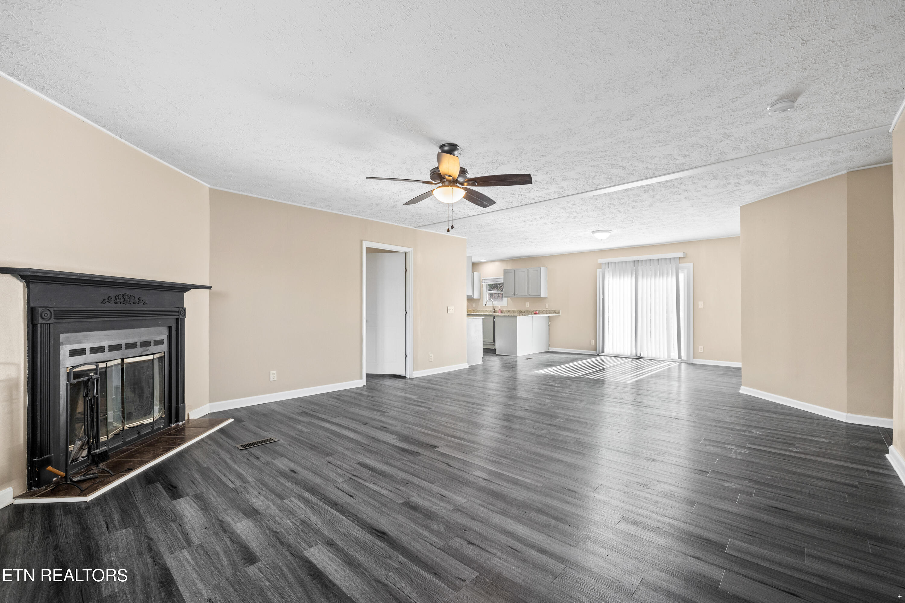 150 E Raccoon Valley Drive