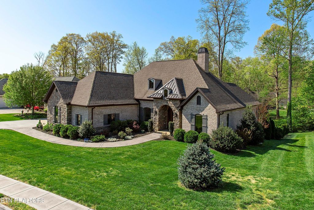 Photo of 301 Oak Chase Blvd, Lenoir City, TN 37772 (MLS # 1336427)