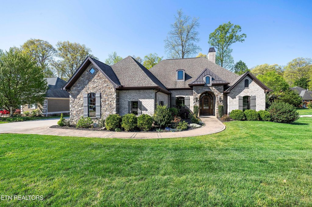 Photo of 301 Oak Chase Blvd, Lenoir City, TN 37772 (MLS # 1336427)