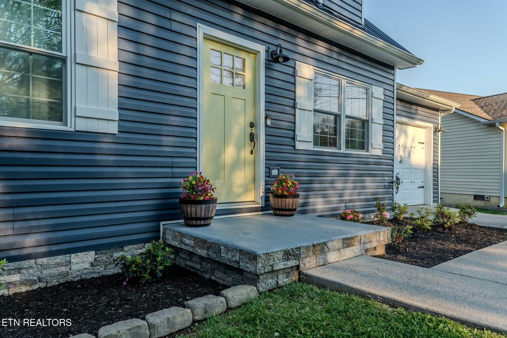 Photo of 2324 Wadsworth Drive, Knoxville, TN 37921 (MLS # 1336059)