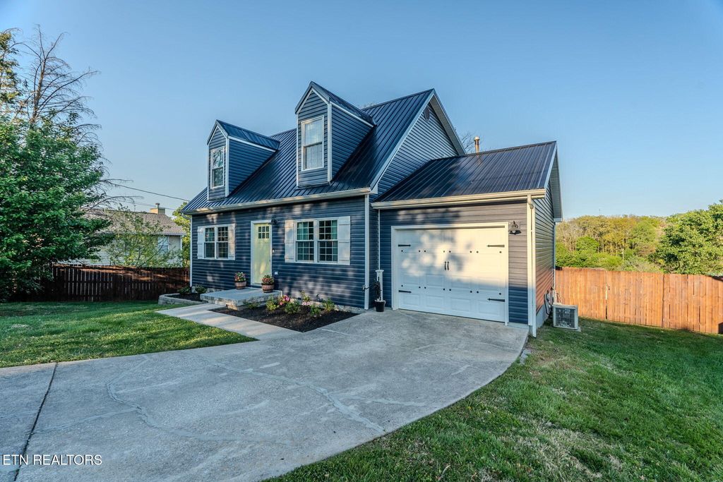 Photo of 2324 Wadsworth Drive, Knoxville, TN 37921 (MLS # 1336059)