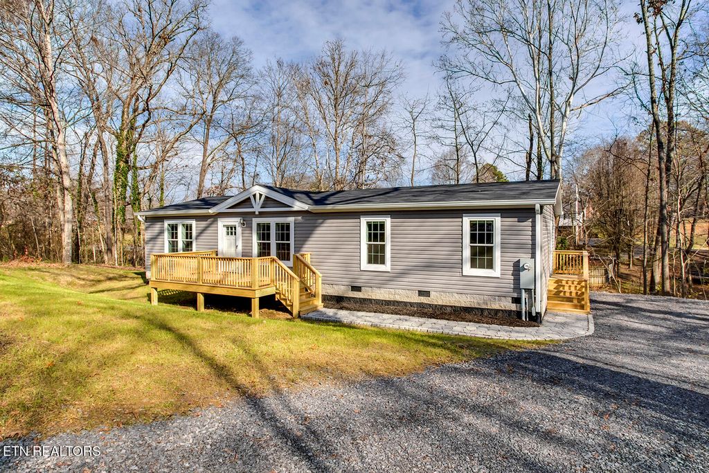 Photo of 297 Wilkins Ave, Etowah, TN 37331 (MLS # 1324116)