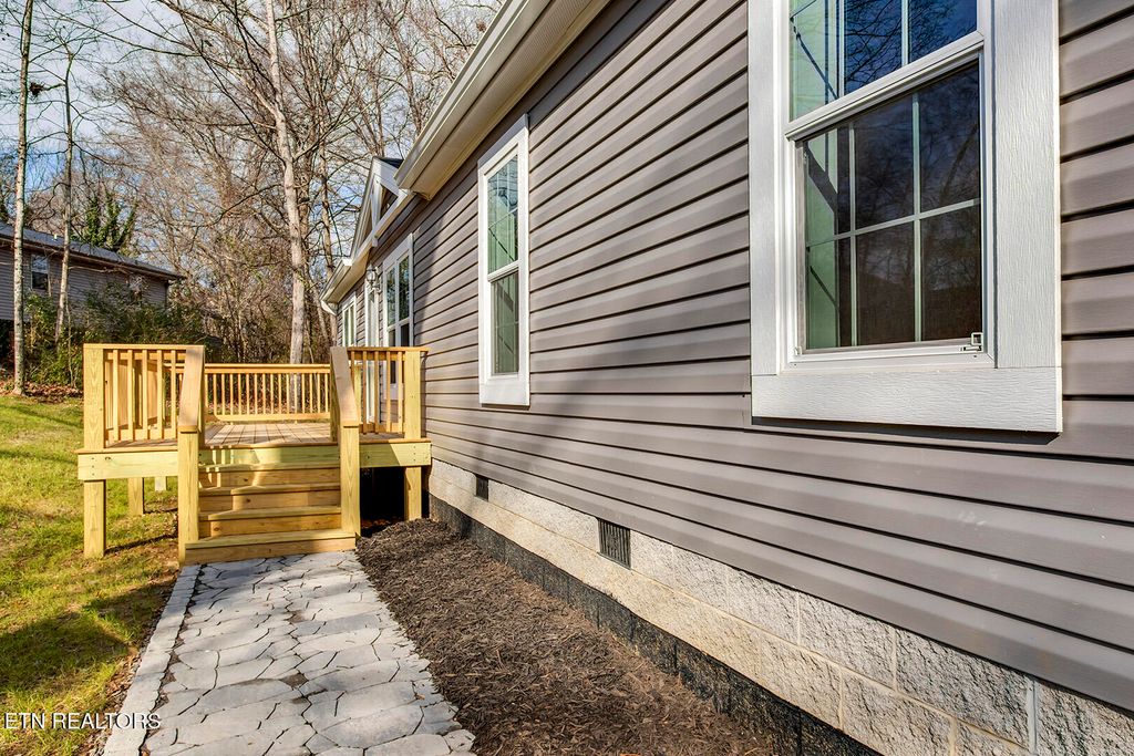 Photo of 297 Wilkins Ave, Etowah, TN 37331 (MLS # 1324116)