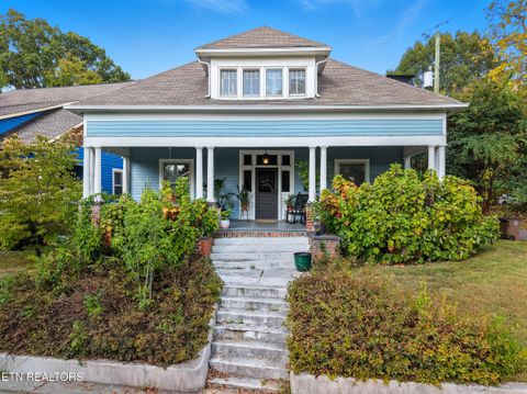 Photo of 1300 Kenyon St, Knoxville, TN 37917 (MLS # 1316358)