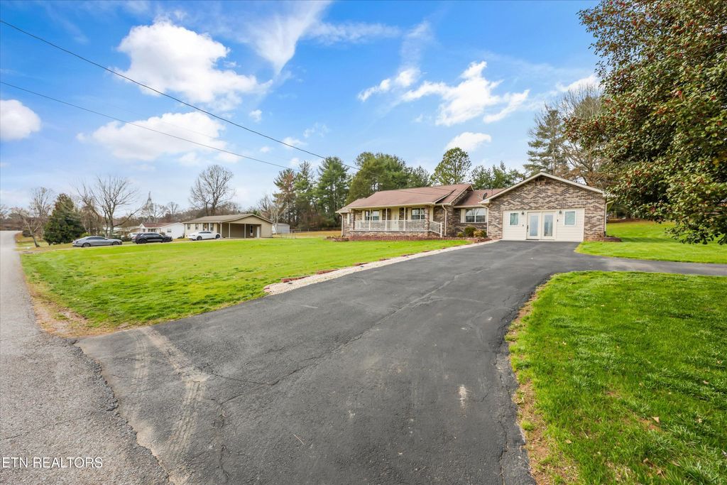 Photo of 150 Holbrook Ave, Lenoir City, TN 37771 (MLS # 1324097)