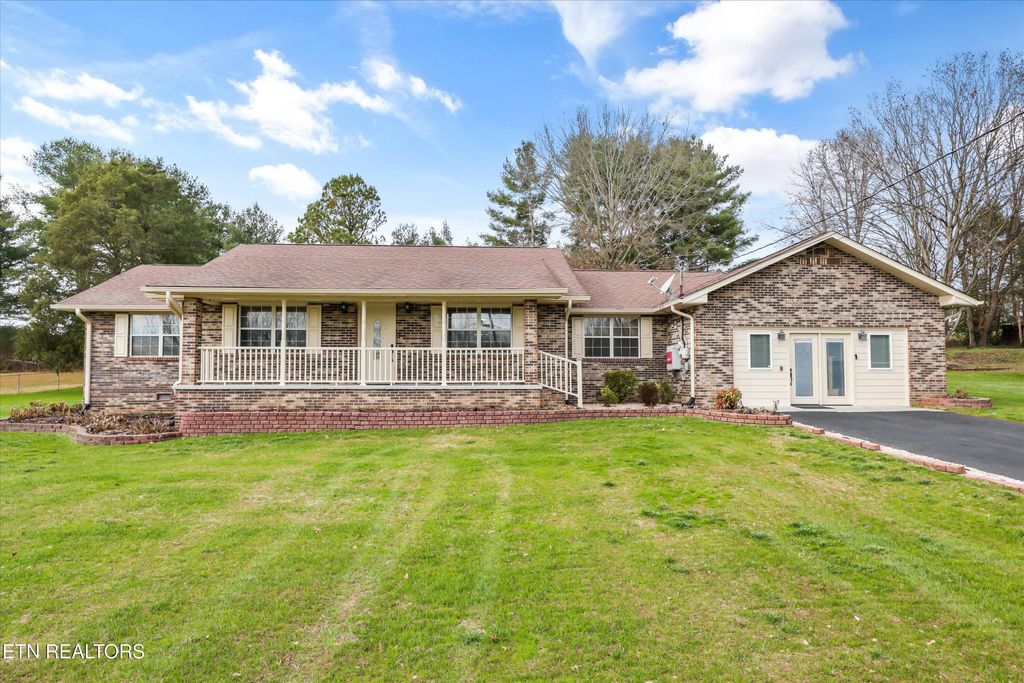 Photo of 150 Holbrook Ave, Lenoir City, TN 37771 (MLS # 1324097)