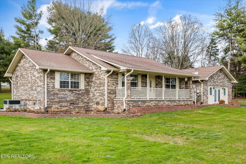 Photo of 150 Holbrook Ave, Lenoir City, TN 37771 (MLS # 1324097)