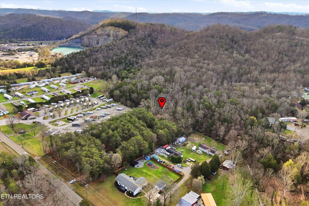 Photo of 842 E Raccoon Valley Drive, Heiskell, TN 37754 (MLS # 1333222)