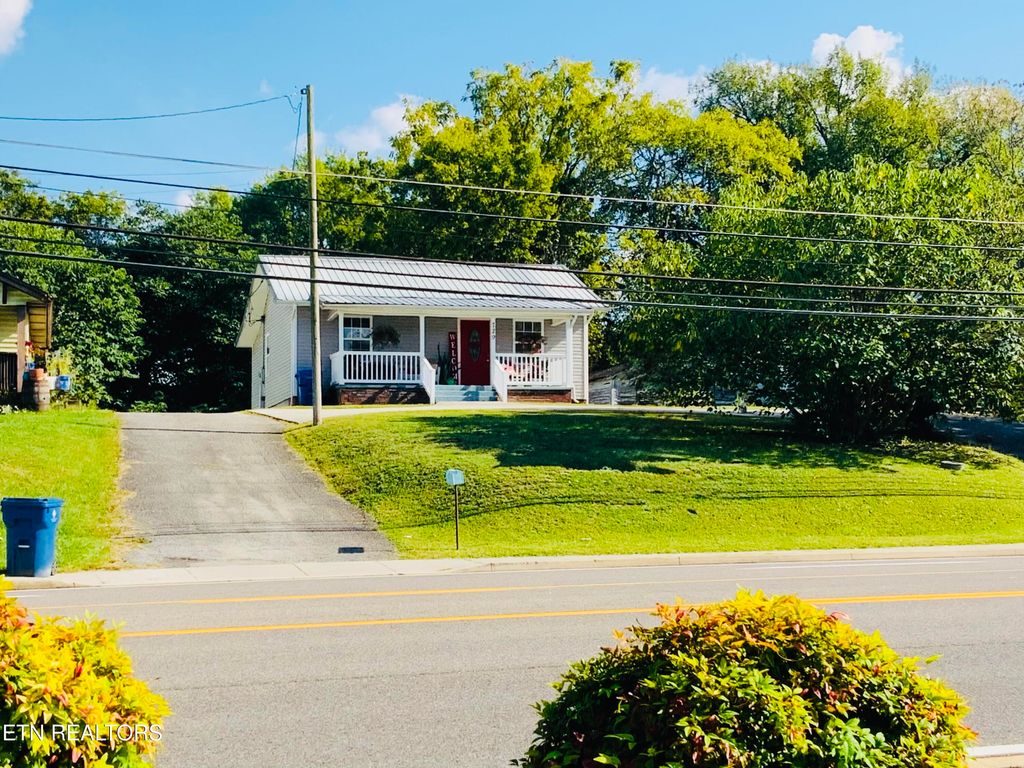 Photo of 729 N Charles Seivers Blvd, Clinton, TN 37716 (MLS # 1314666)