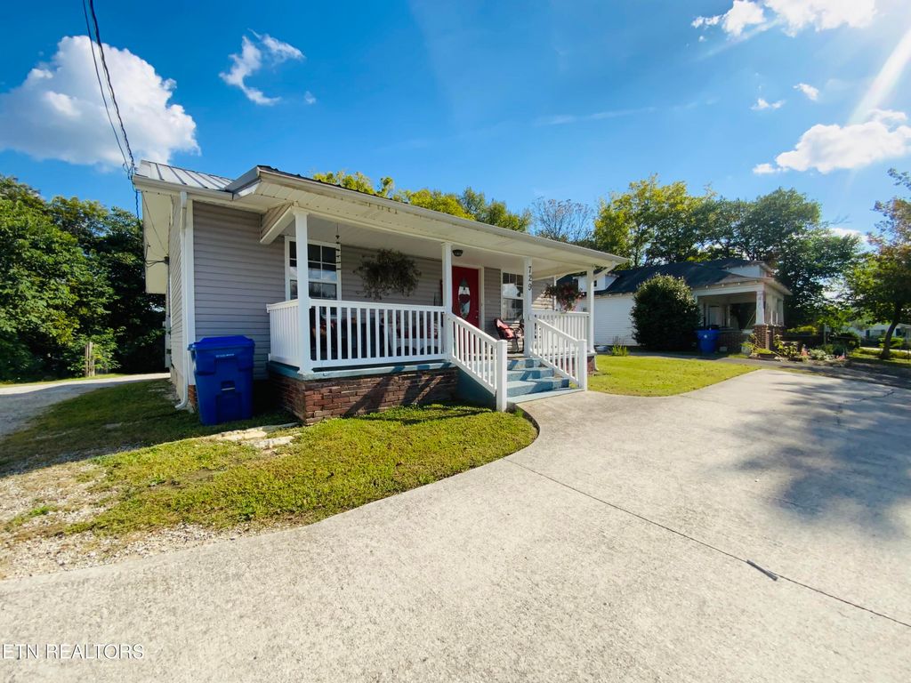 Photo of 729 N Charles Seivers Blvd, Clinton, TN 37716 (MLS # 1314666)