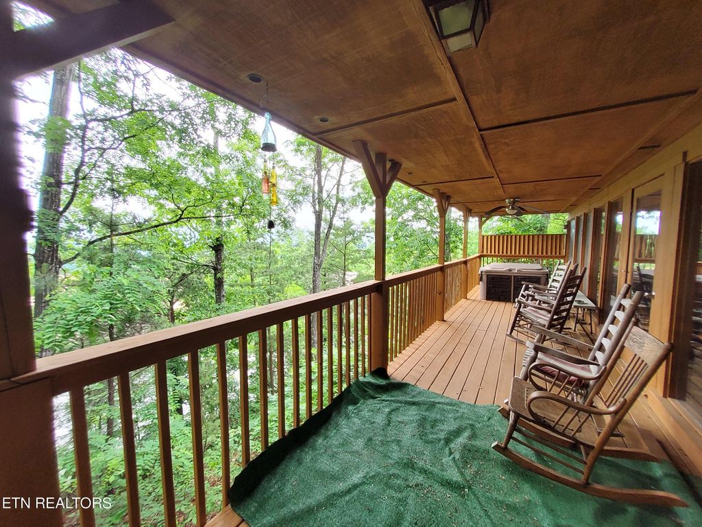 Photo of 2859 Eagle Crest Way, Sevierville, TN 37876 (MLS # 1302336)