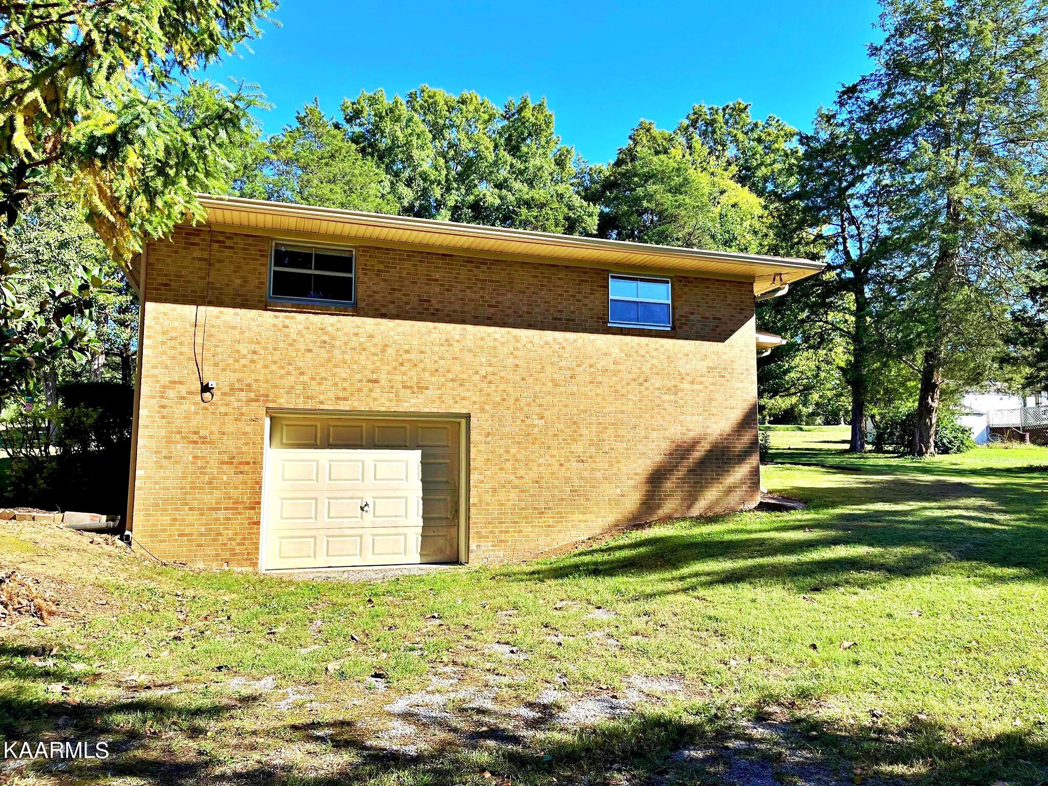 Photo 10 of 45 of 109 Cedar Circle house