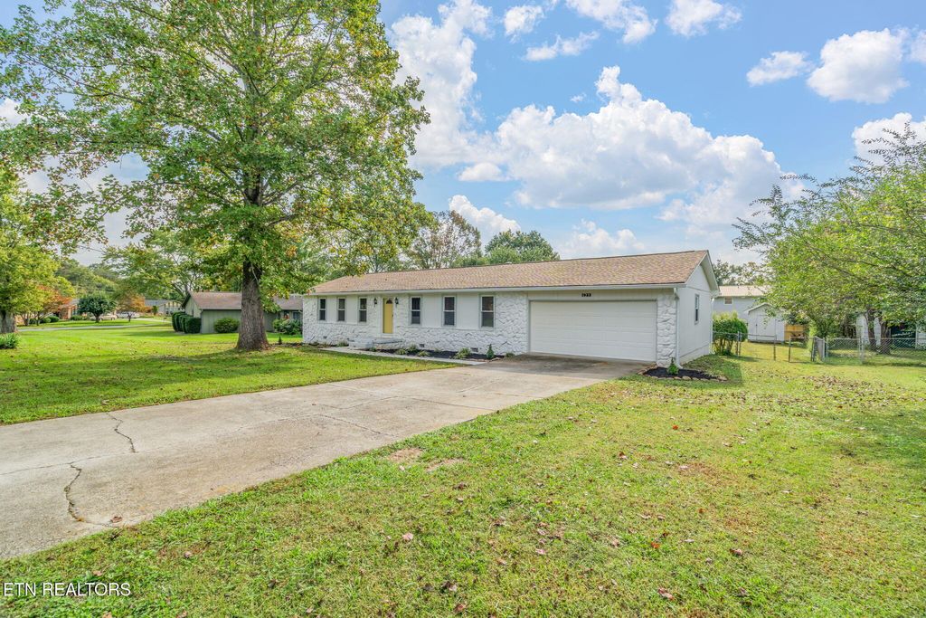 Photo of 1933 Plumb Creek Circle, Knoxville, TN 37932 (MLS # 1317736)
