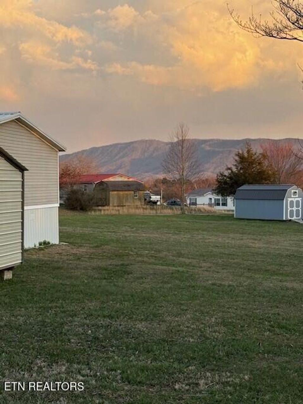 Photo of 319 Oak Leaf Circle, Maryville, TN 37804 (MLS # 1333766)