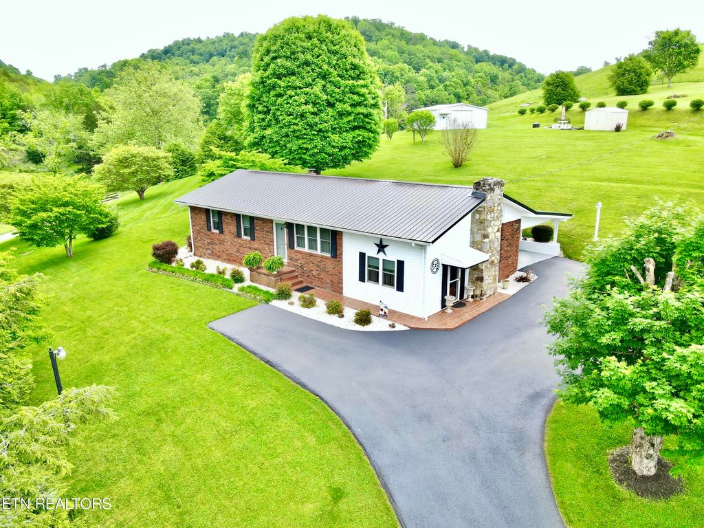 Photo of 376 Bailey Hollow Rd, Tazewell, TN 37879 (MLS # 1262969)