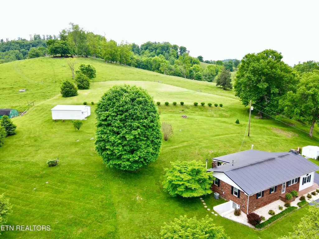 Photo of 376 Bailey Hollow Rd, Tazewell, TN 37879 (MLS # 1262969)