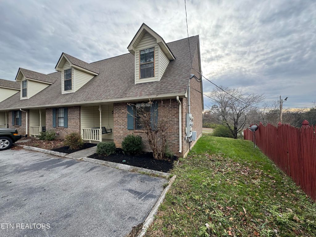 Photo of 9001 Fountain Brook Lane, Knoxville, TN 37923 (MLS # 1328642)