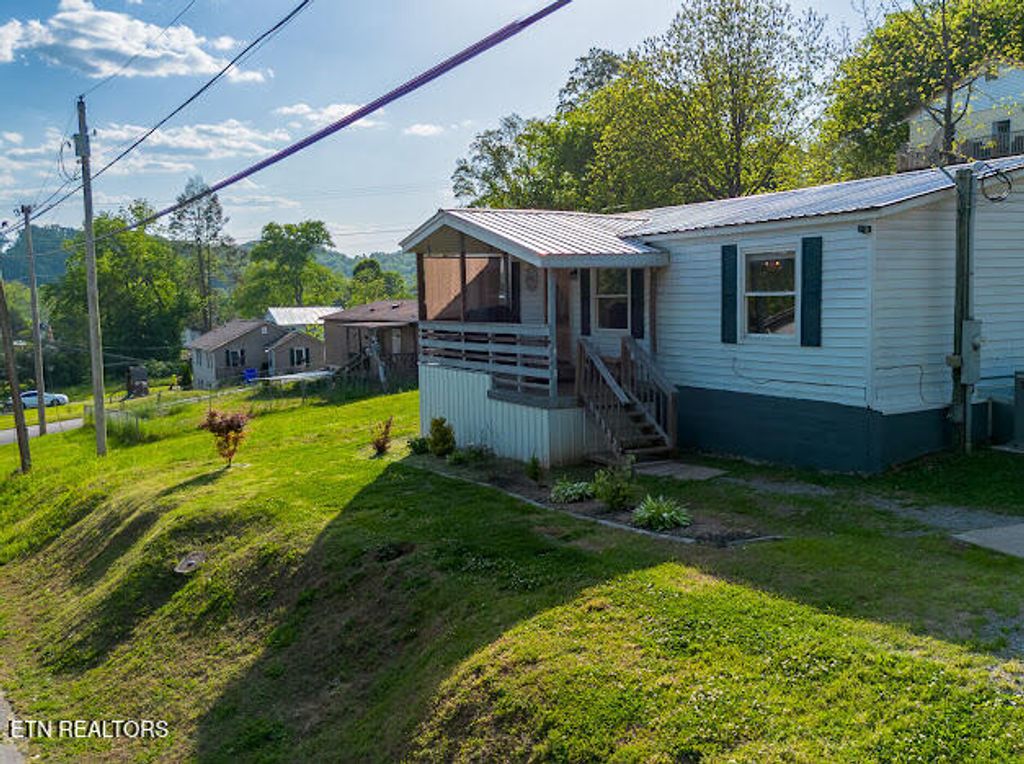 Photo of 510 Sewanee St, Harriman, TN 37748 (MLS # 1338233)