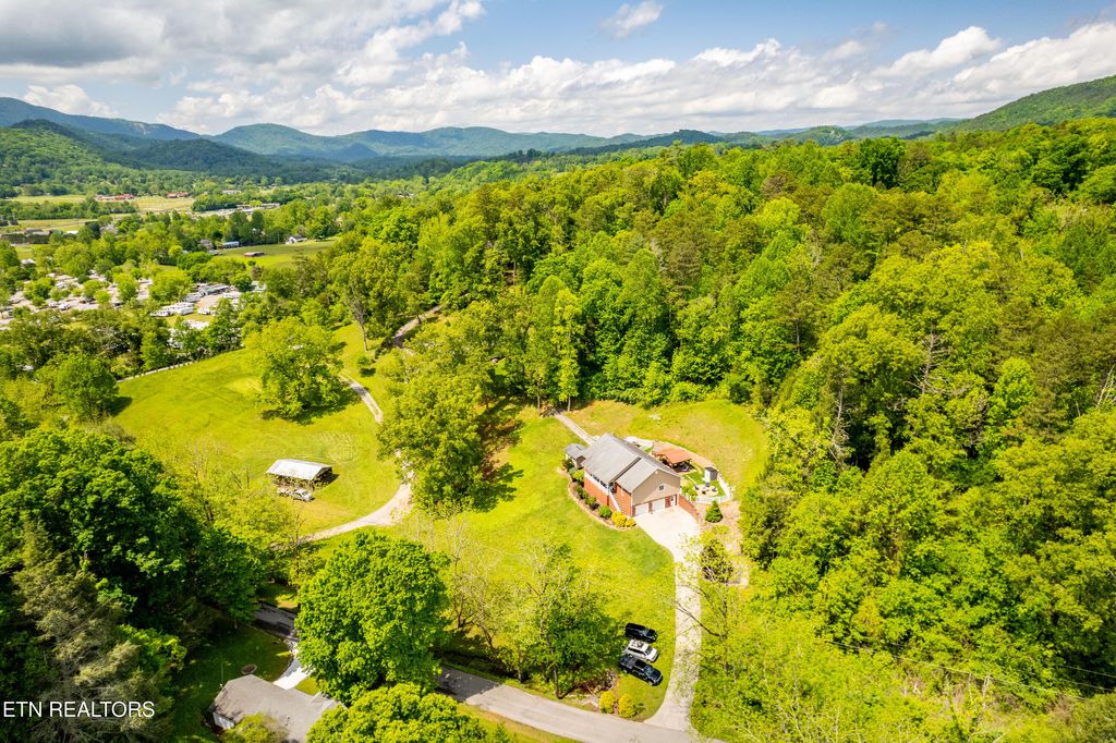 Photo of 349 Rudd Hollow Rd, Townsend, TN 37882 (MLS # 1300502)