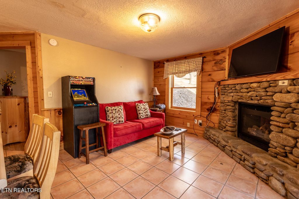 Photo of 336 Big Bear Way, Pigeon Forge, TN 37863 (MLS # 1293159)