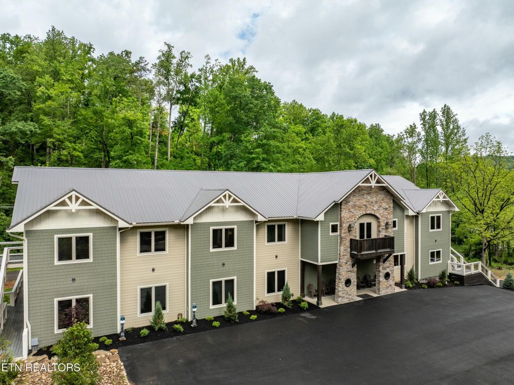 Photo of 281 Loop Rd, Gatlinburg, TN 37738 (MLS # 1287860)